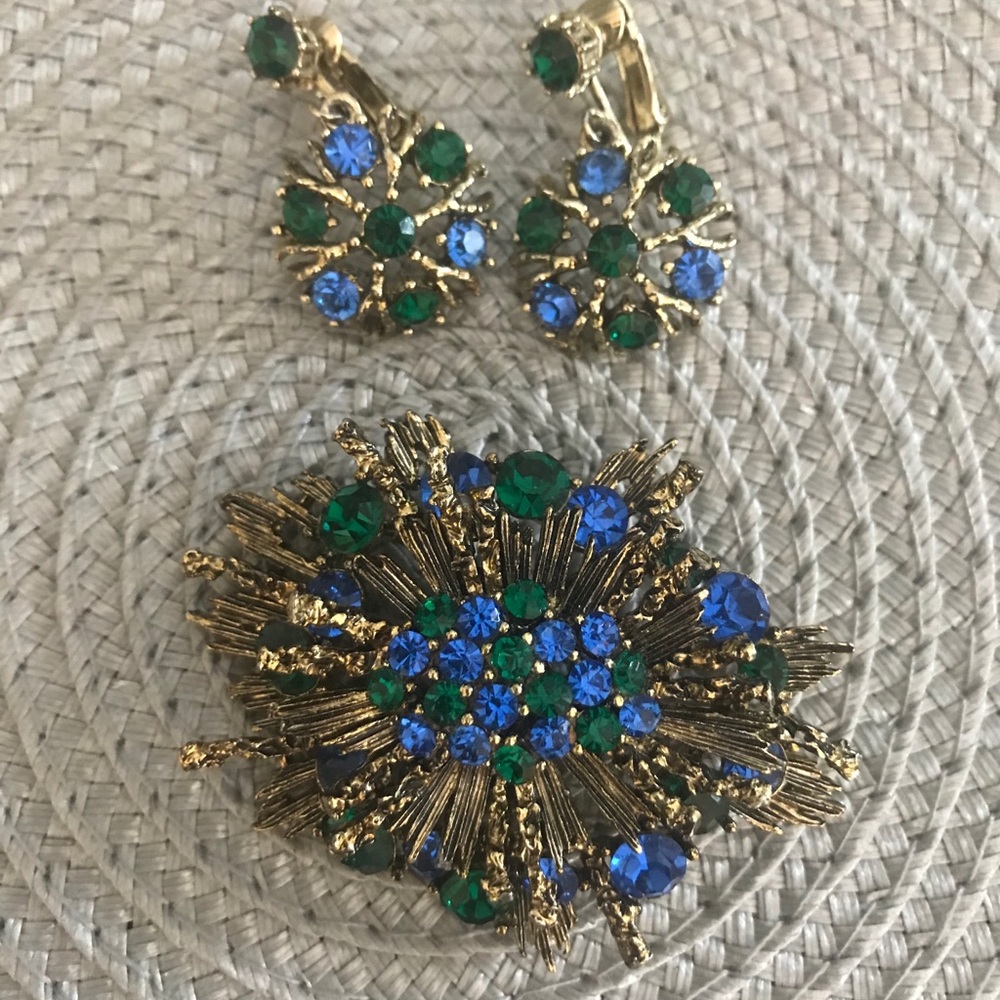 Vintage broach / pin set with earrings